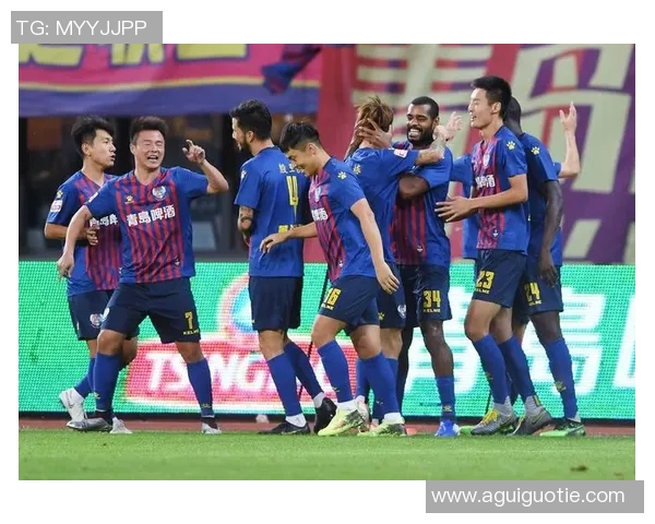 青岛黄海与贵州足球队激战正酣比分悬念引人关注 青岛黄海与贵州足球队激战正酣比分悬念引人关注