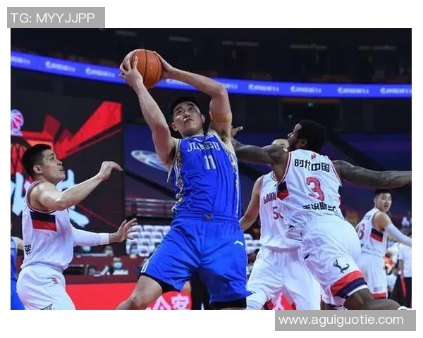 吴冠希的篮球之路：从青涩少年到CBA明星的蜕变与成长