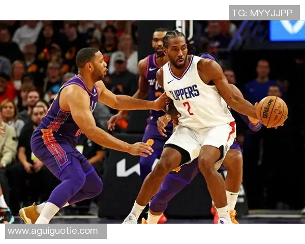 蓝网与勇士激战正酣NBA赛场精彩对决引发球迷热议