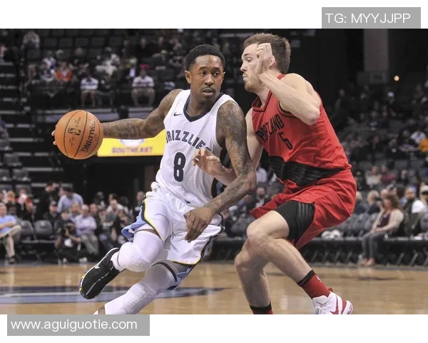 马尚布鲁克斯:从篮球场上的传奇到生活中的奋斗者 马尚布鲁克斯:从篮球场上的传奇到生活中的奋斗者