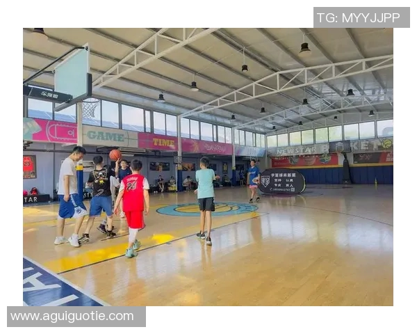 高诗岩:从年轻篮球新星到职业生涯的璀璨之路探索与成长 高诗岩:从年轻篮球新星到职业生涯的璀璨之路探索与成长