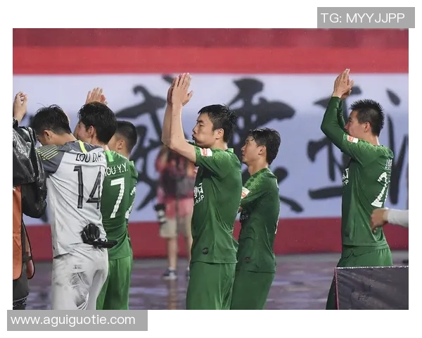 广州恒大与北京国安的激烈对决展现中超联赛的巅峰对抗与精彩瞬间 广州恒大与北京国安的激烈对决展现中超联赛的巅峰对抗与精彩瞬间