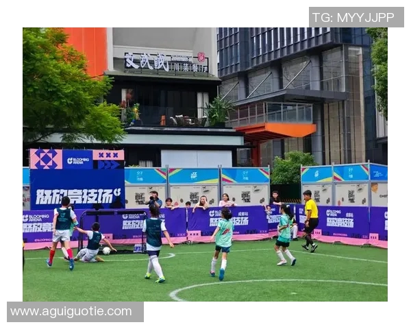 成都足球队比赛经验引发热议球迷对战术选择和球员表现各执己见MBA 成都足球队比赛经验引发热议球迷对战术选择和球员表现各执己见MBA