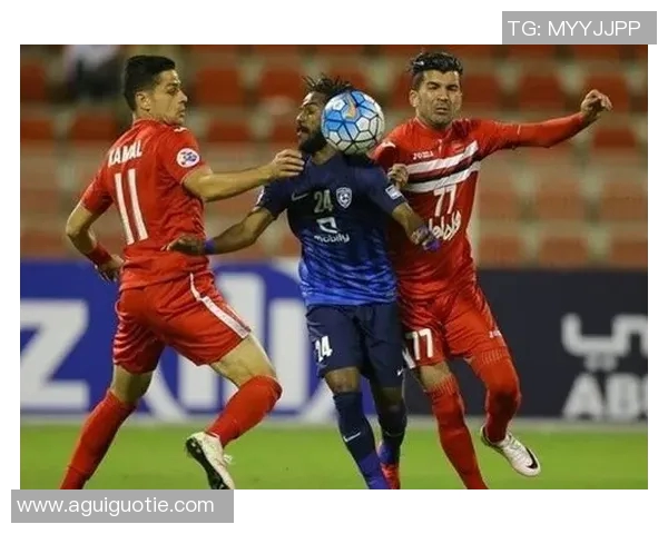 德黑兰独立与弗拉德的激烈对决揭示足球战术与团队精神的较量 德黑兰独立与弗拉德的激烈对决揭示足球战术与团队精神的较量